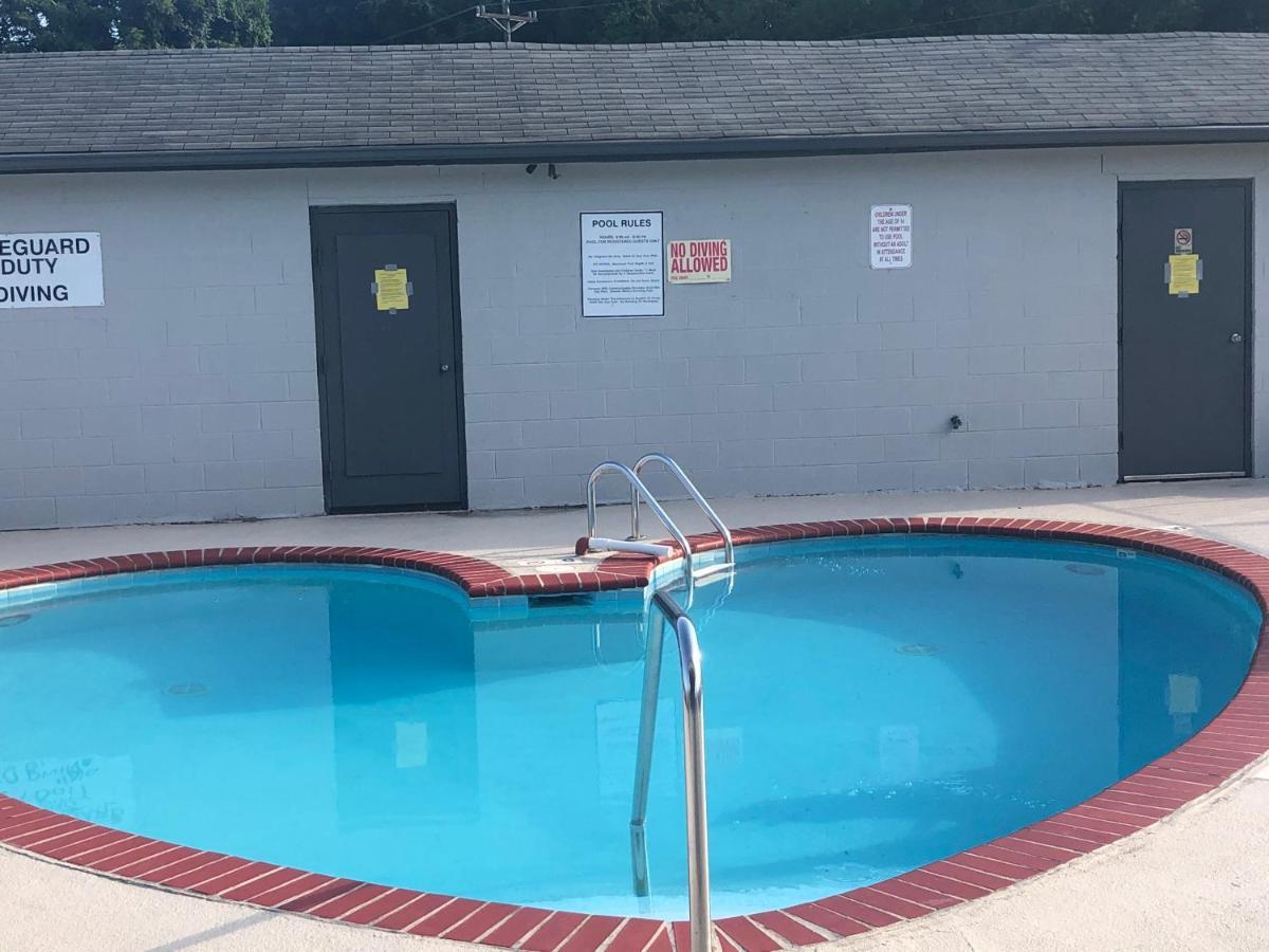 Travelodge By Wyndham Clarksville Exterior foto