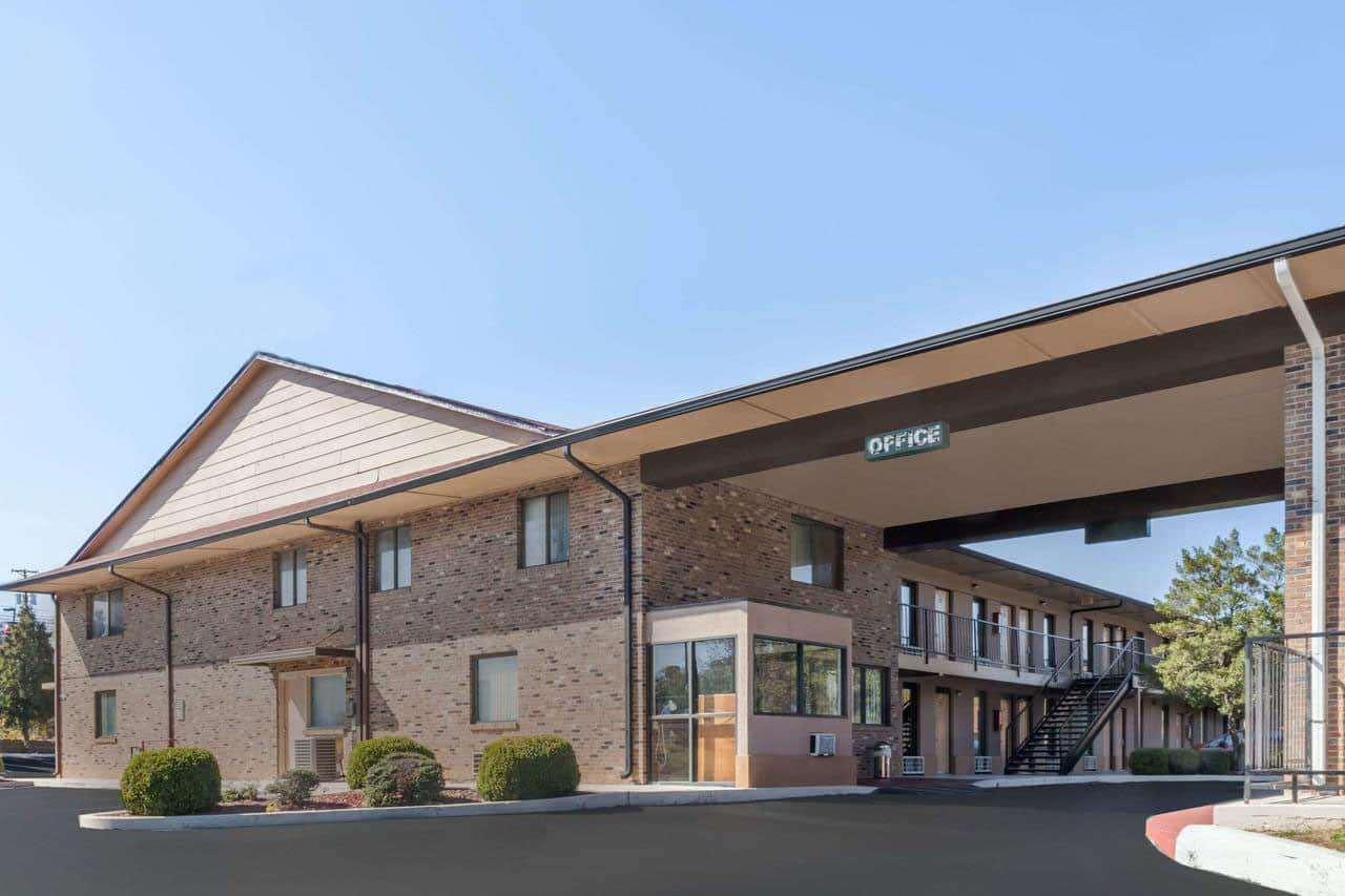 Travelodge By Wyndham Clarksville Exterior foto