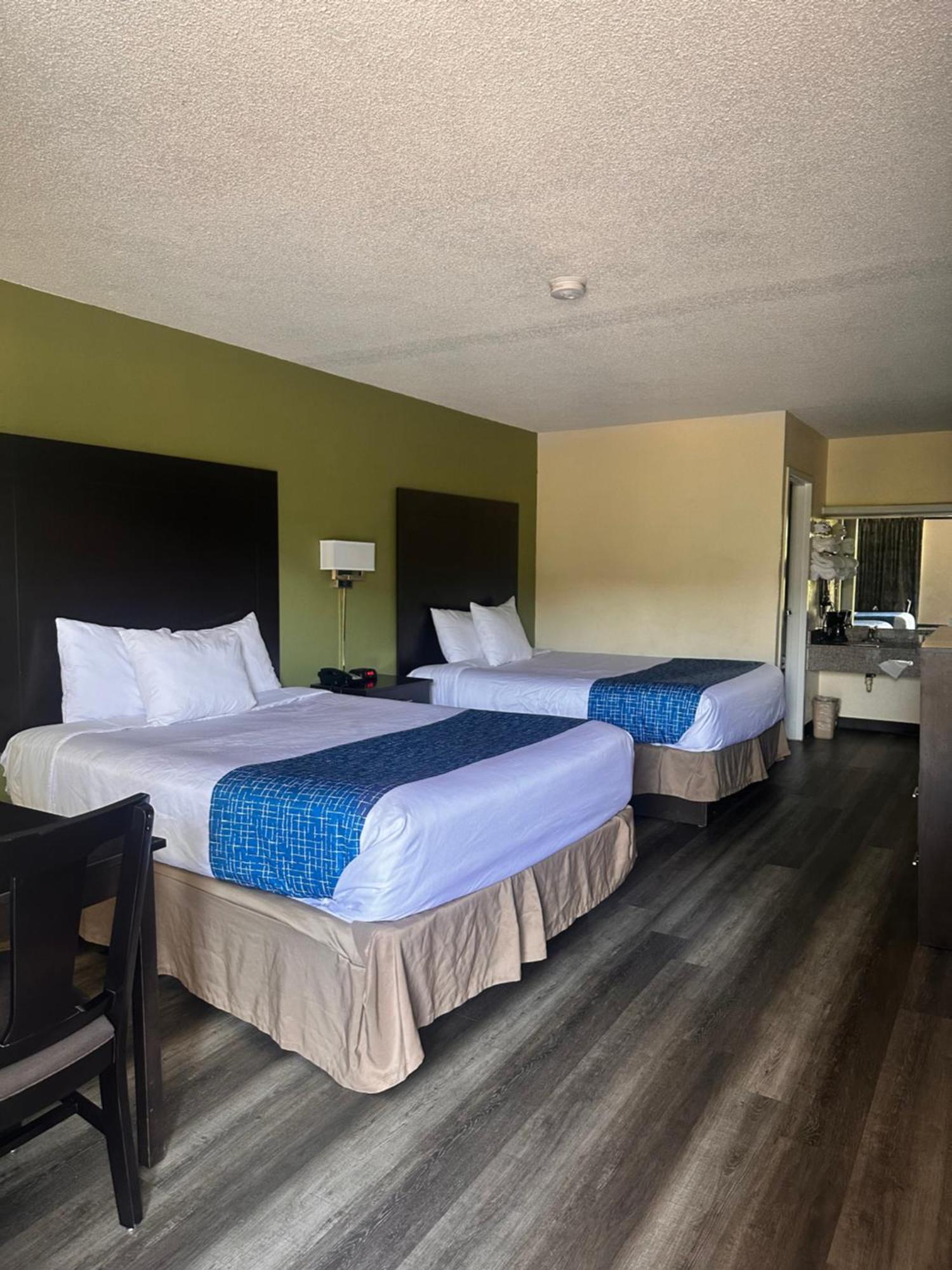 Travelodge By Wyndham Clarksville Exterior foto